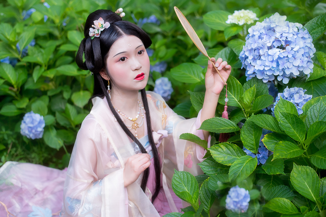 客\绣球花（图ZMTY2NjkxNTU2） - 人像摄影 - 站酷设计师荮桑不是药桑原创素材 - 站酷ZCOOL