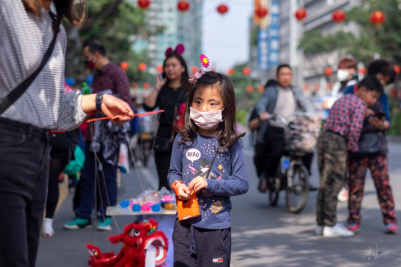 花市街拍 - 年味『续』（图ZMTk0NjkxNTI0） - 人文/纪实摄影 - 站酷设计师李翔DennisLee原创素材 - 站酷ZCOOL