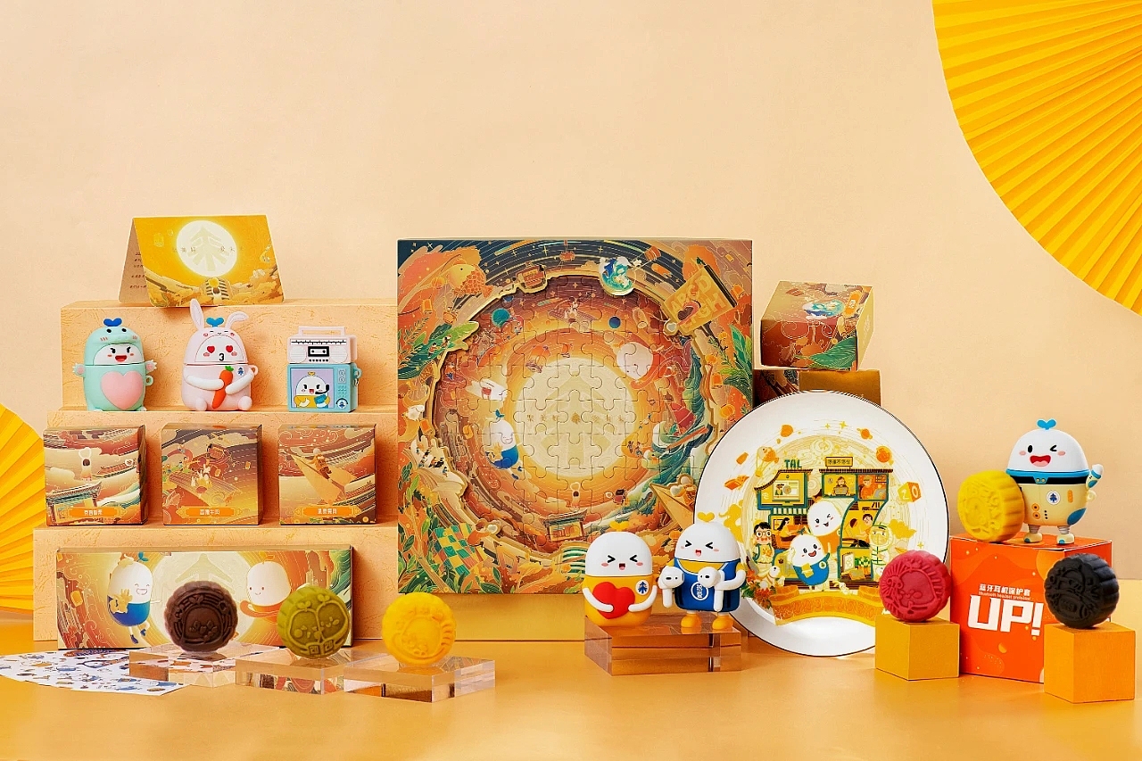 好未来集团中秋礼盒
<br>好未来集团成立第十七周年的中秋礼盒,包括月饼、纪念瓷盘和阿噗ip形象延展的系列文礼品内容,参与设计礼盒包装及IP立体产品。
