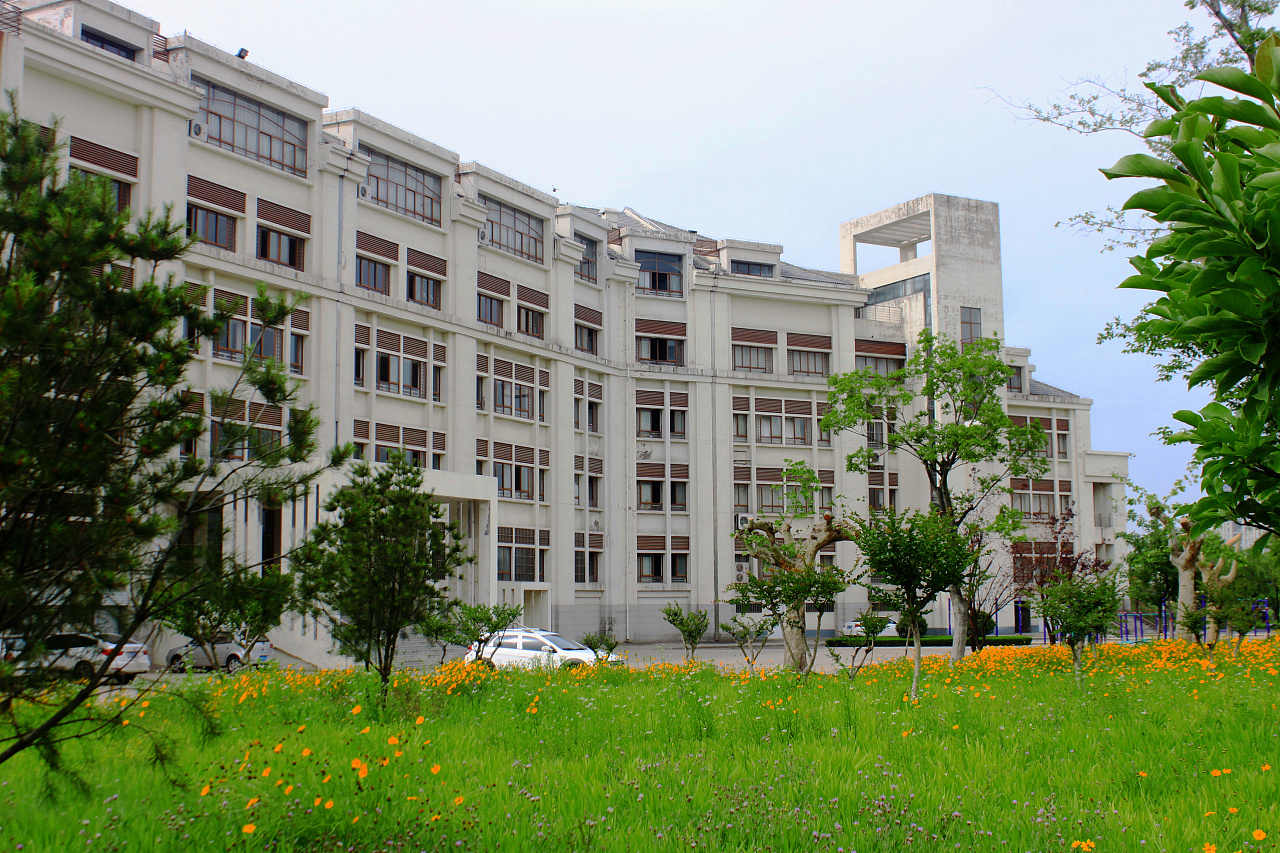 上海科学技术职业学院怎么样全国排名第几？宿舍环境如何学费多少