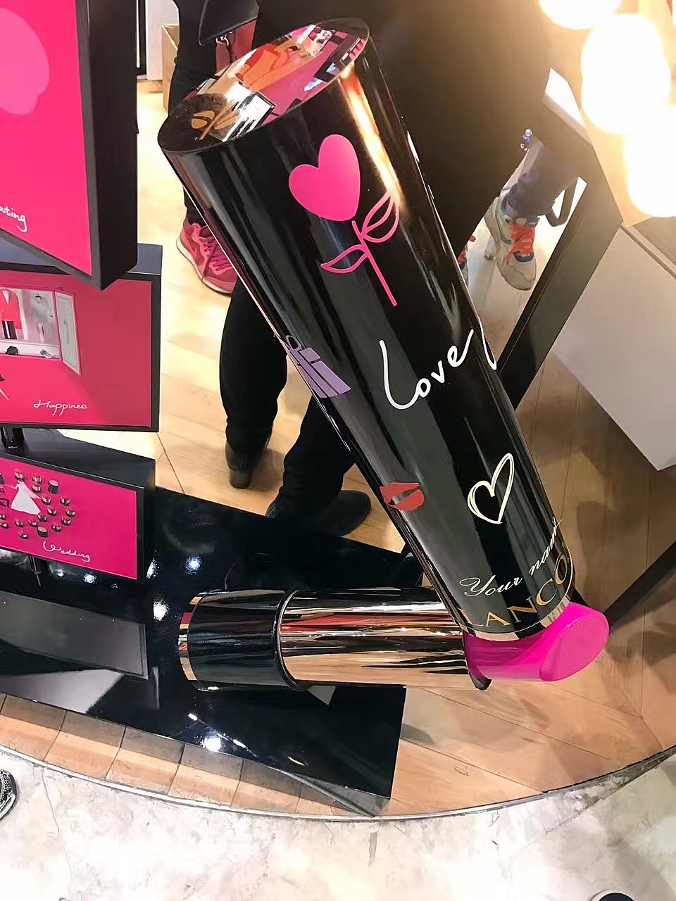 LANCOME New L'ABSOLU ROUGE 兰蔻金纯玫瑰丝缎唇膏 专柜道具（图ZNzU4MzY0NTY=） - 建筑/空间 - 站酷设计师f110blizzard原创素材 - 站酷ZCOOL