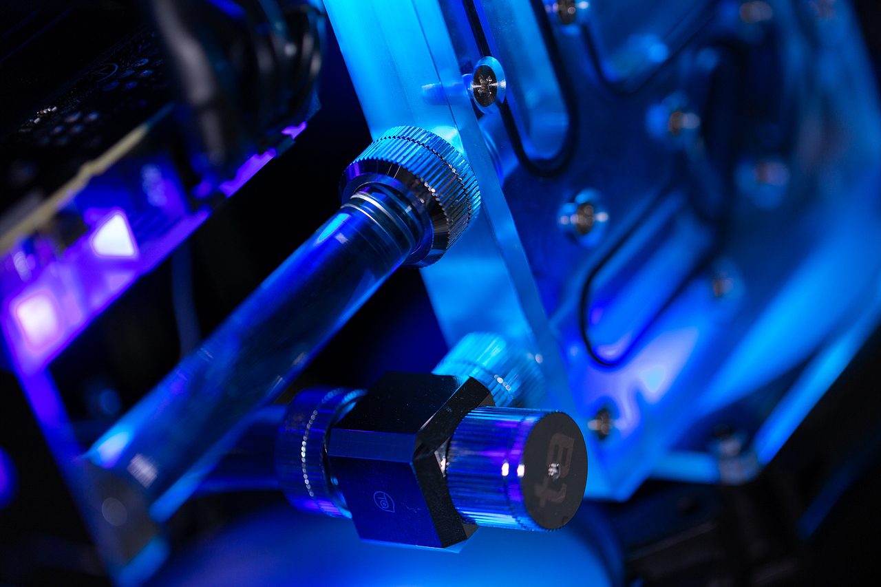 电脑水冷主机拍摄