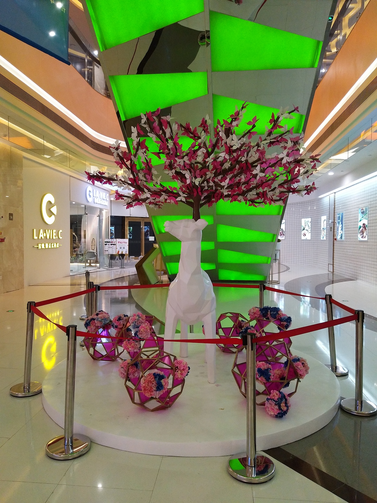 玻璃钢仿真动物雕塑玻璃钢抽象几何鹿雕塑商场美陈雕塑