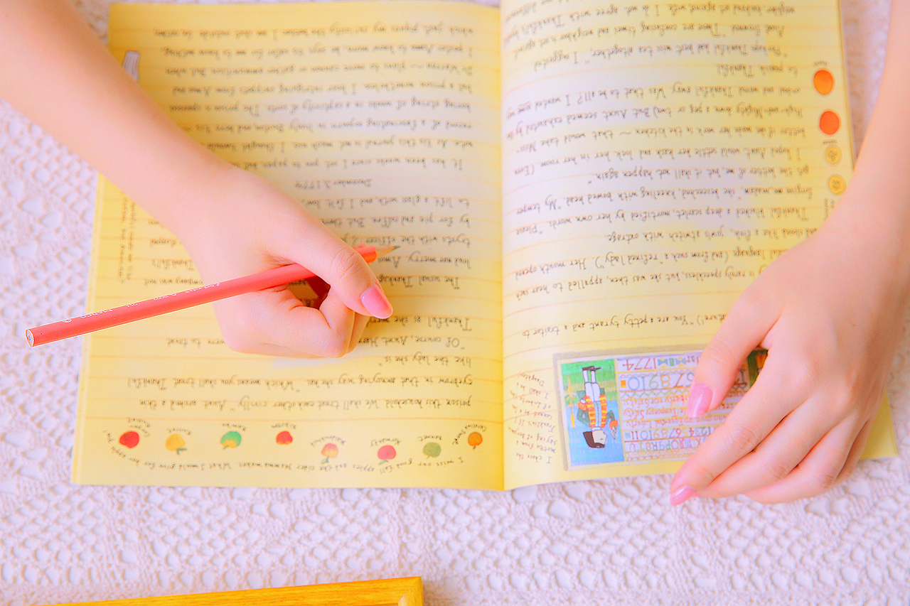 草莓与你（图ZODEyNjQ2ODQ=） - 人像摄影 - 站酷设计师宋若菲原创素材 - 站酷ZCOOL