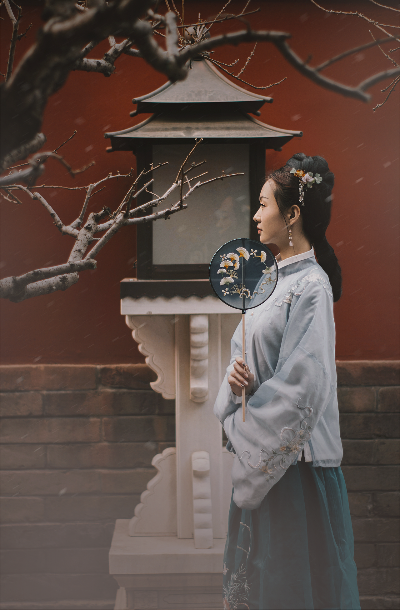 宫墙掠影（图ZMjQ5MjUwMTg4） - 人像摄影 - 站酷设计师肆粗原创素材 - 站酷ZCOOL