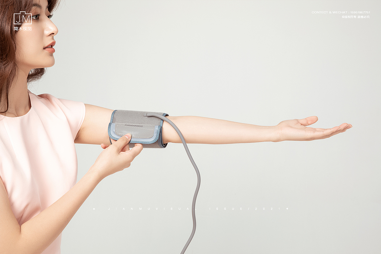 医疗用品平面摄影 | 鱼跃 制氧机体温计血压计人像摄影