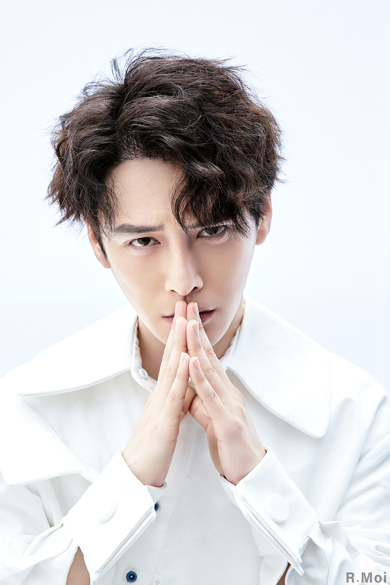 rmoimagazine十一月刊封面人物演员书亚信