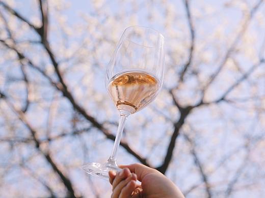 春天，要在桃花下喝桃花葡萄酒
