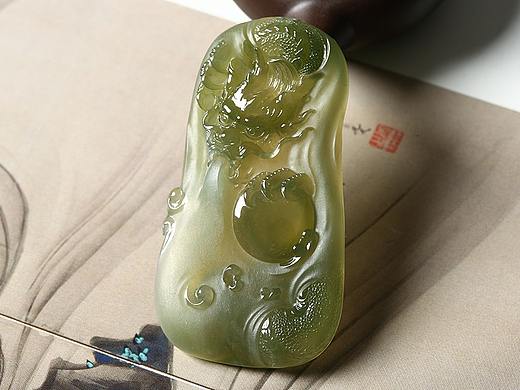 聚翠光廊——特色棕黄    龙戏珠