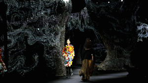 SPIRAL | 上海ERDOS 蔓衍 2019秋冬大秀 视听装置现场