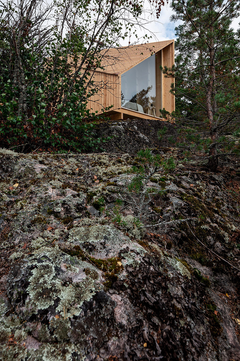 山顶上的异型木屋