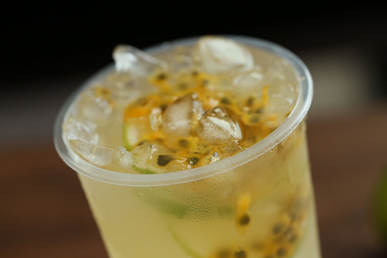 奶茶杯 注塑杯 时尚网红杯（图ZMjAyMTE2MjA0） - 产品摄影 - 站酷设计师PeterParkerPeng原创素材 - 站酷ZCOOL