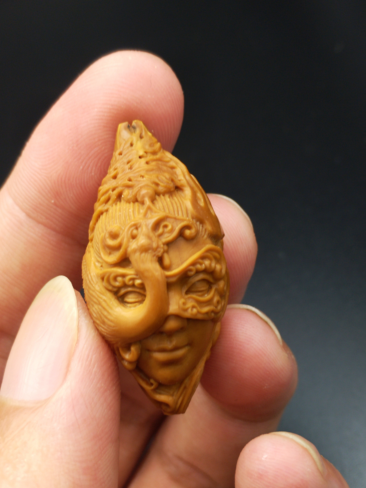 橄榄核雕（图ZMTIzMzA3ODAw） - 雕塑 - 站酷设计师鳅之乐原创素材 - 站酷ZCOOL