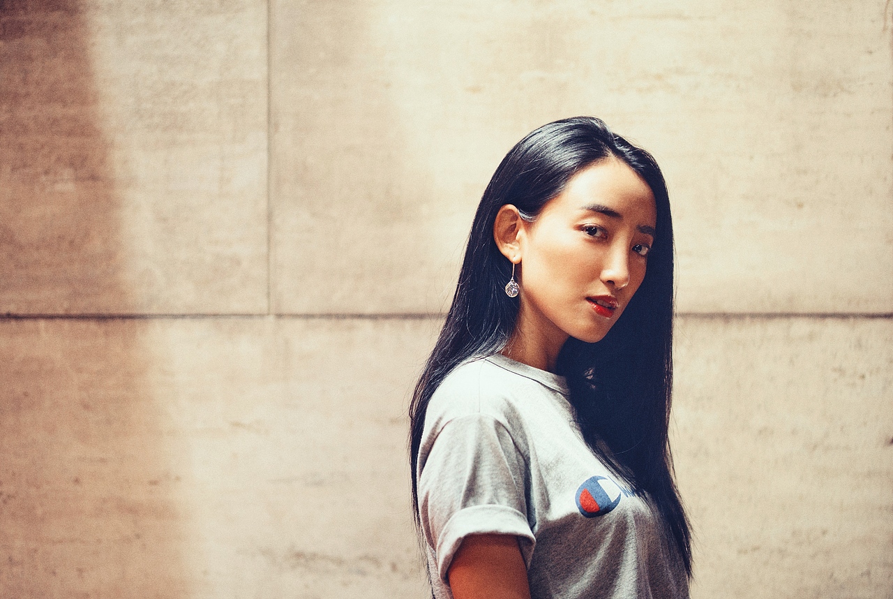 《夏夜》（图ZMTY0MDE4OTUy） - 人像摄影 - 站酷设计师喾葩原创素材 - 站酷ZCOOL