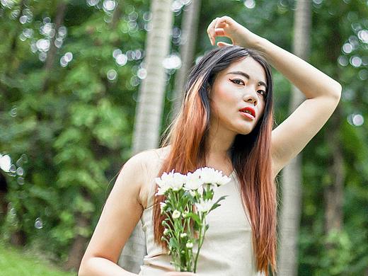 站在秋日里温柔的笑