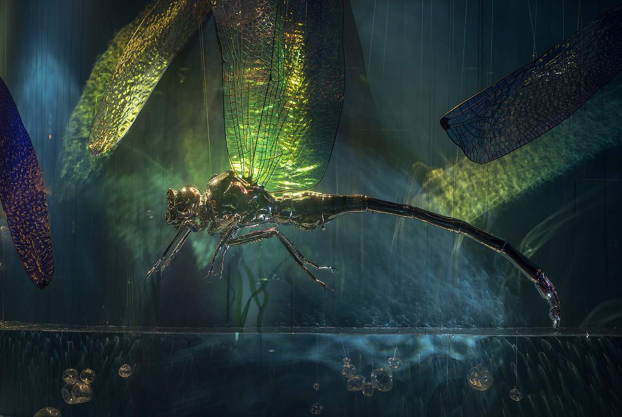 光与影的完美结合全国唯一玻璃艺术橱窗亮相成都SKP-S