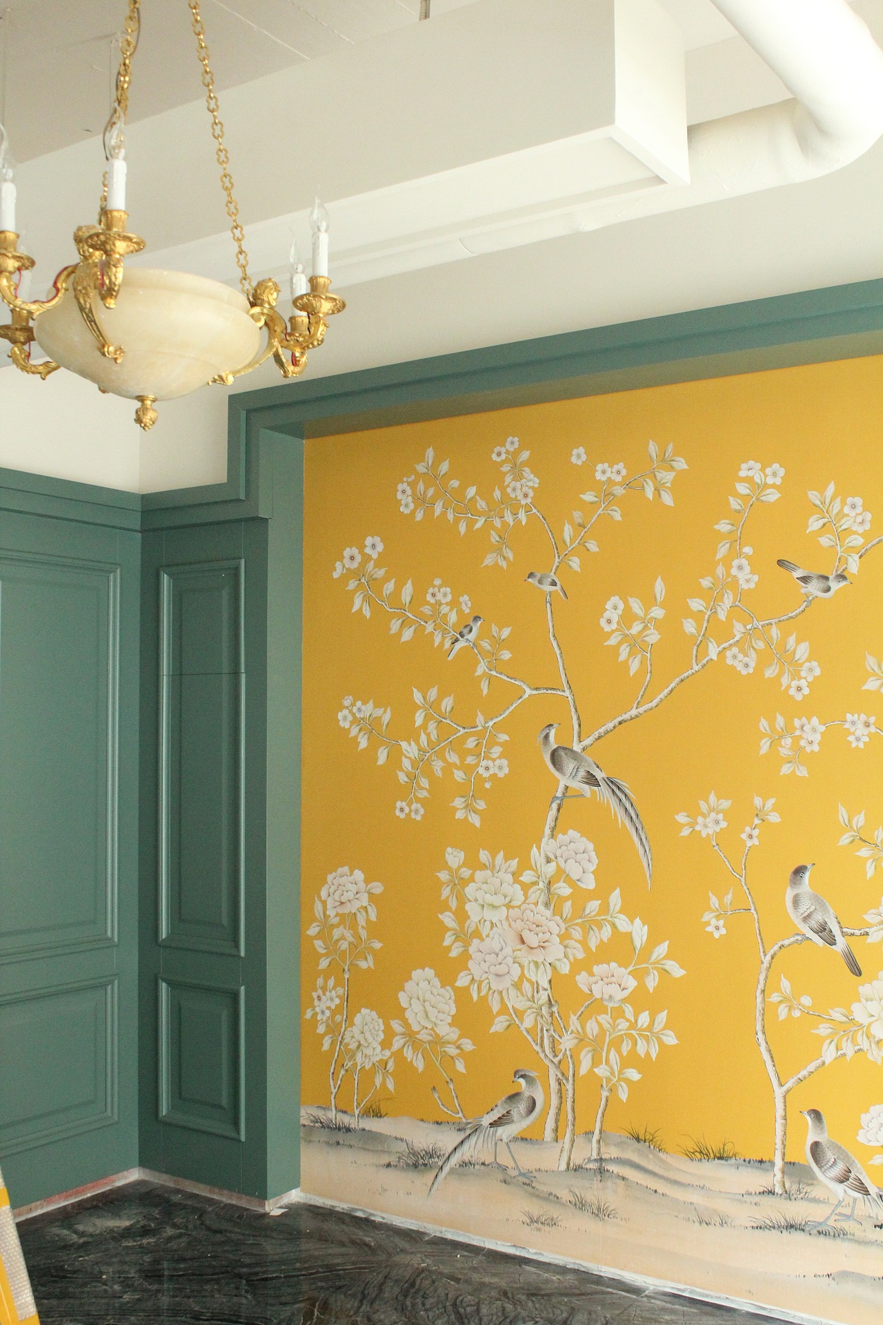 纯手工绘制的大型背景墙壁画王室真丝手绘墙纸图片