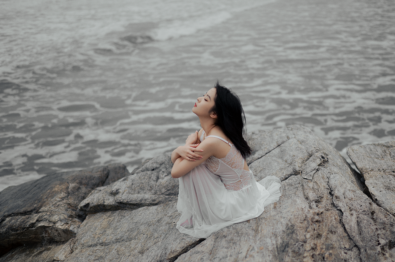 孤岛（图ZMjk0OTU5MTM2） - 人像摄影 - 站酷设计师锅一口原创素材 - 站酷ZCOOL