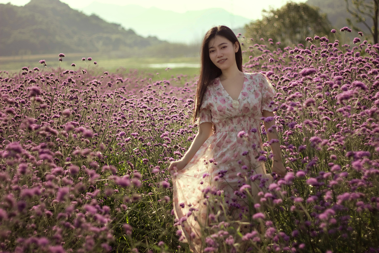 夏天里的花裙子（图ZMjU4MjUxNDYw） - 人像摄影 - 站酷设计师摄影师溪月原创素材 - 站酷ZCOOL