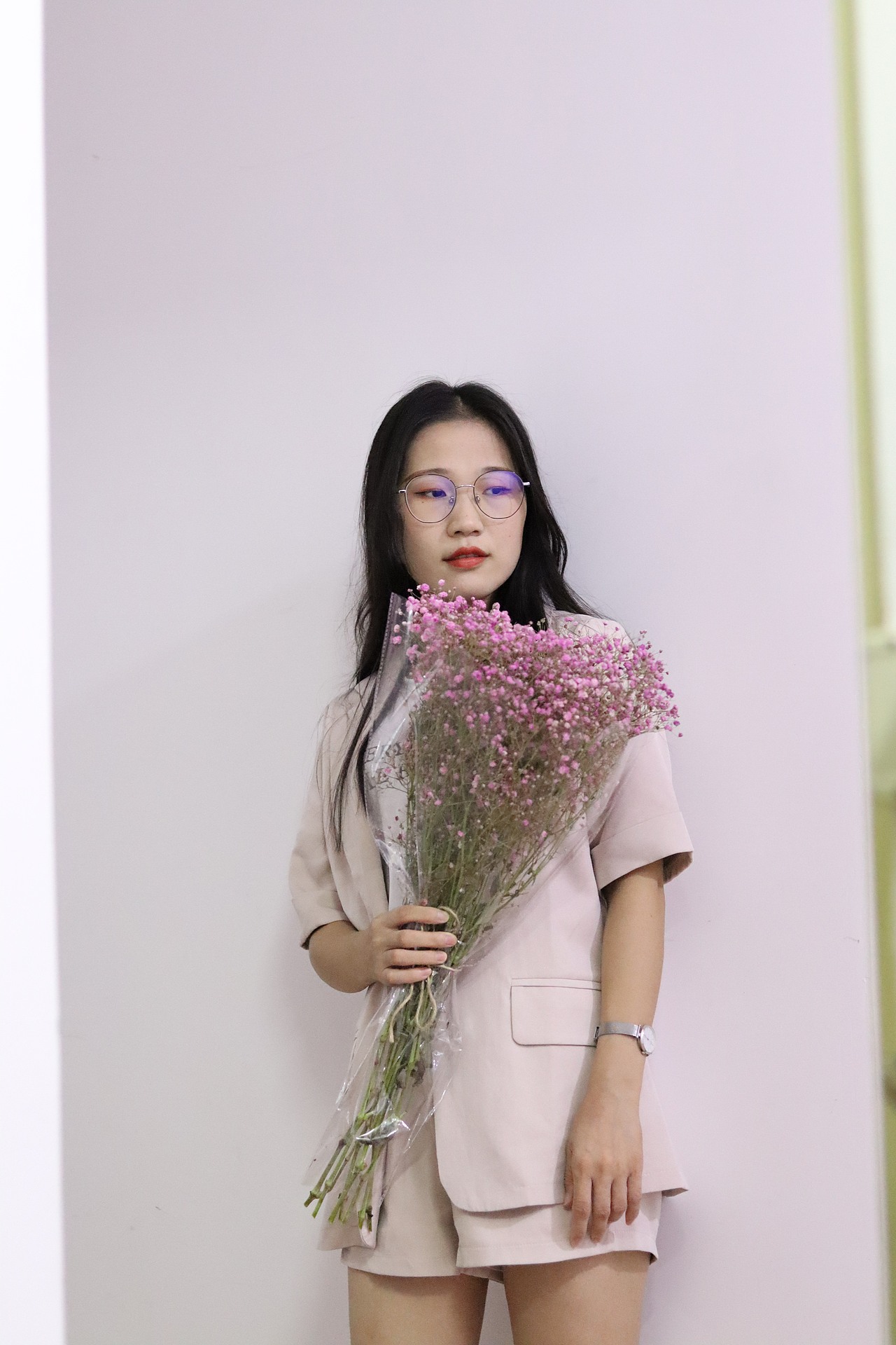 一定要与喜欢的人和热爱的事靠得再近些