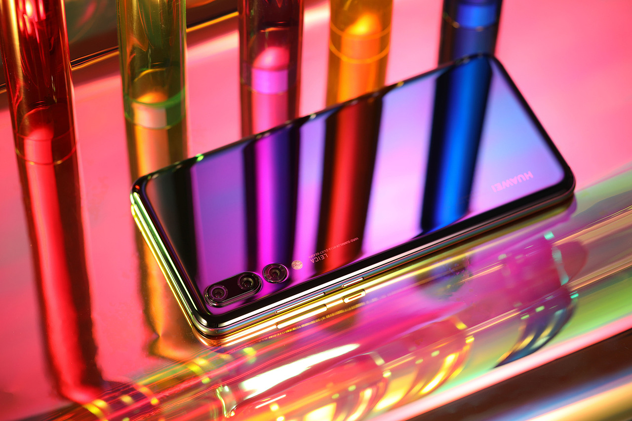 华为P20Pro手机拍摄，极光色，产品拍摄，创意拍摄（图ZMTEyNjY5MTg0） - 产品摄影 - 站酷设计师星图视觉原创素材 - 站酷ZCOOL