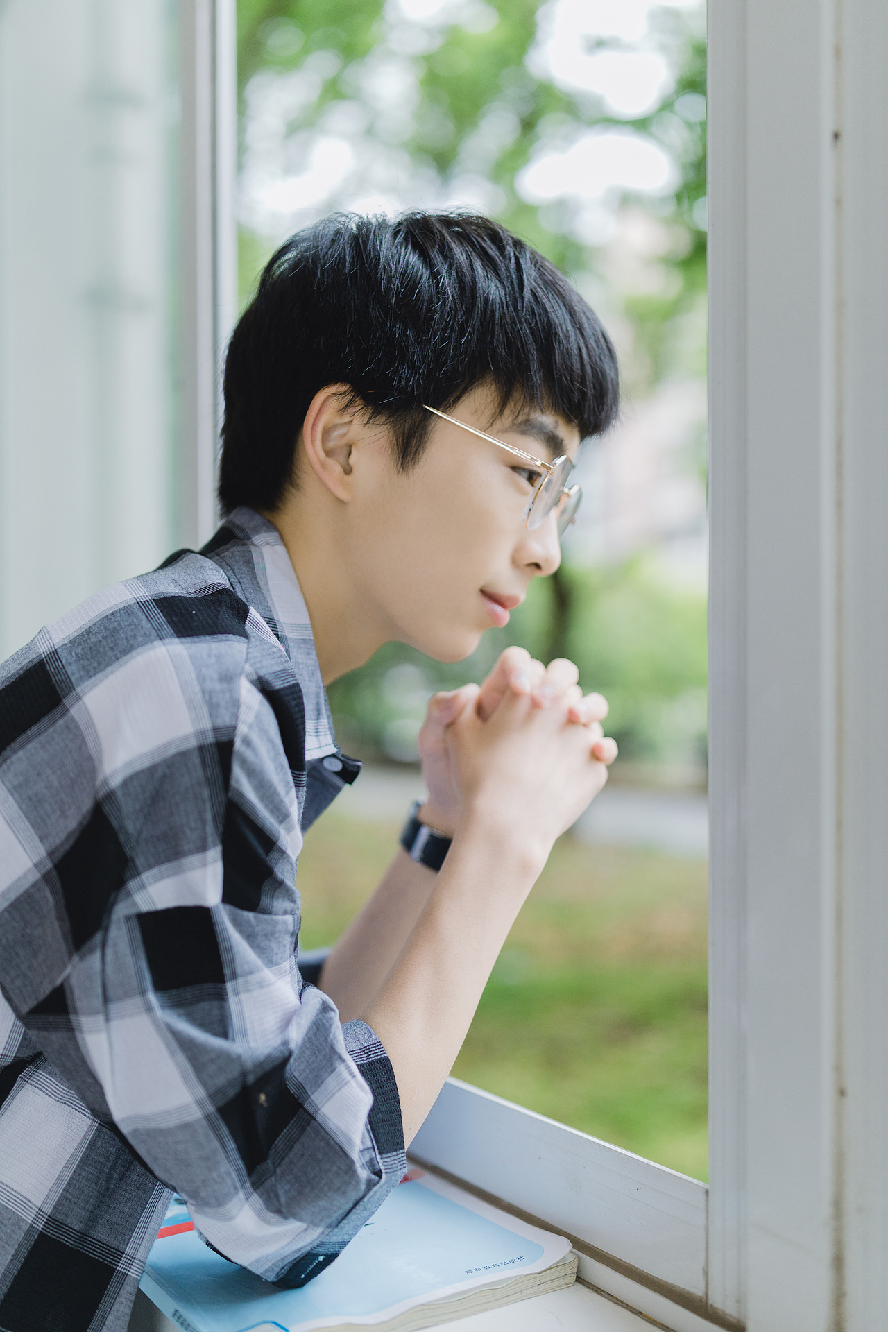 春末的一场凉风里