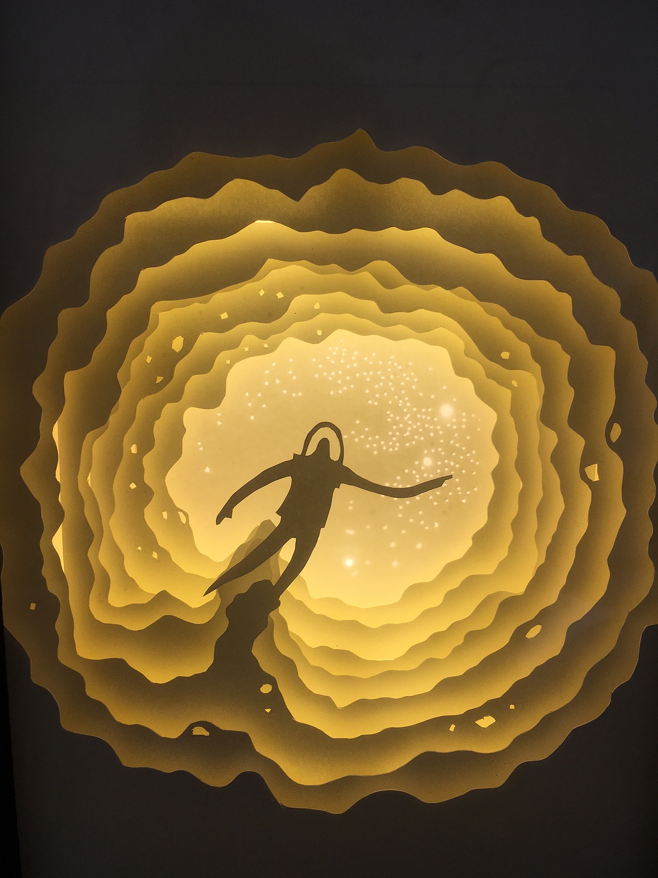 【纸雕灯】太空人，开灯效果真的不错！（图ZMTAzNzAwNjky） - 其他手工艺 - 站酷设计师wq339216q原创素材 - 站酷ZCOOL