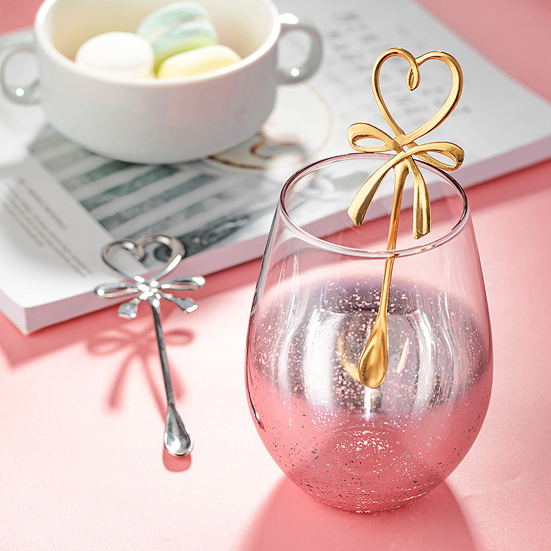 挥动的仙女棒 | 爱心蝴蝶结搅拌勺 | 勺子餐具摄影（图ZMTc4MjYzNzQ0） - 产品摄影 - 站酷设计师漫渡光影原创素材 - 站酷ZCOOL