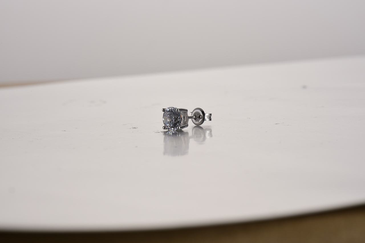 经典款四爪锆石耳钉修图（图ZMjEyNDMwOTcy） - 风光摄影 - 站酷设计师春城拾雨原创素材 - 站酷ZCOOL