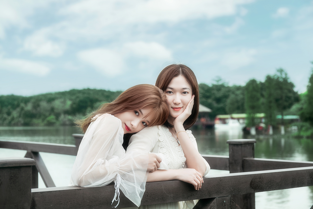唯美清新姐妹人像
