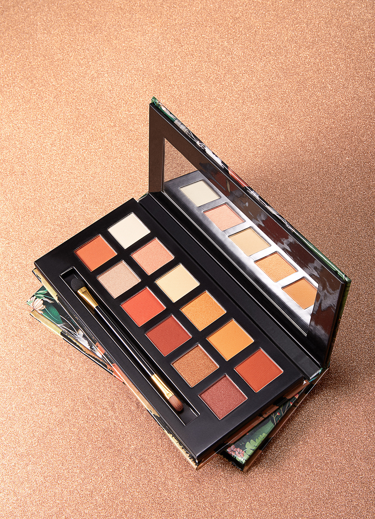 丛林十二色眼影盘-场景图拍摄