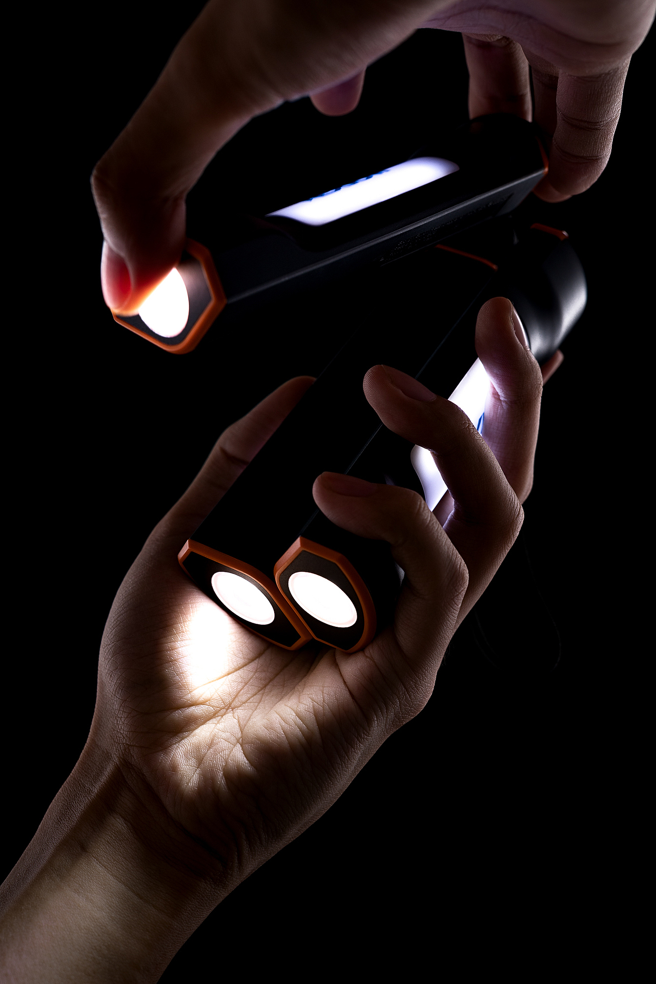 随手拍丨NEXIOM 能量棒 分体式三防手电筒