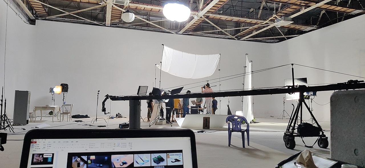 内置五个线圈的充电板,随意充!