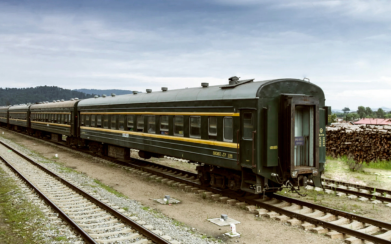 追光而遇__长三角铁路文创品牌 logo设计 字体设计