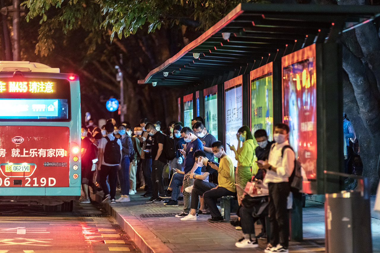 品牌案例丨网易严选 公交站台广告（图ZMjA2MTI5Njc2） - 人文/纪实摄影 - 站酷设计师白底图原创素材 - 站酷ZCOOL