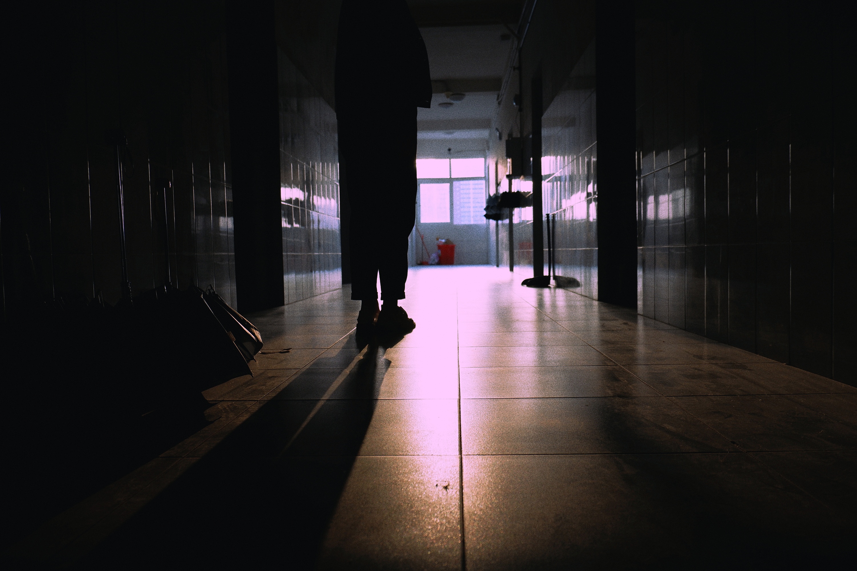 宿舍楼道的阳光很好