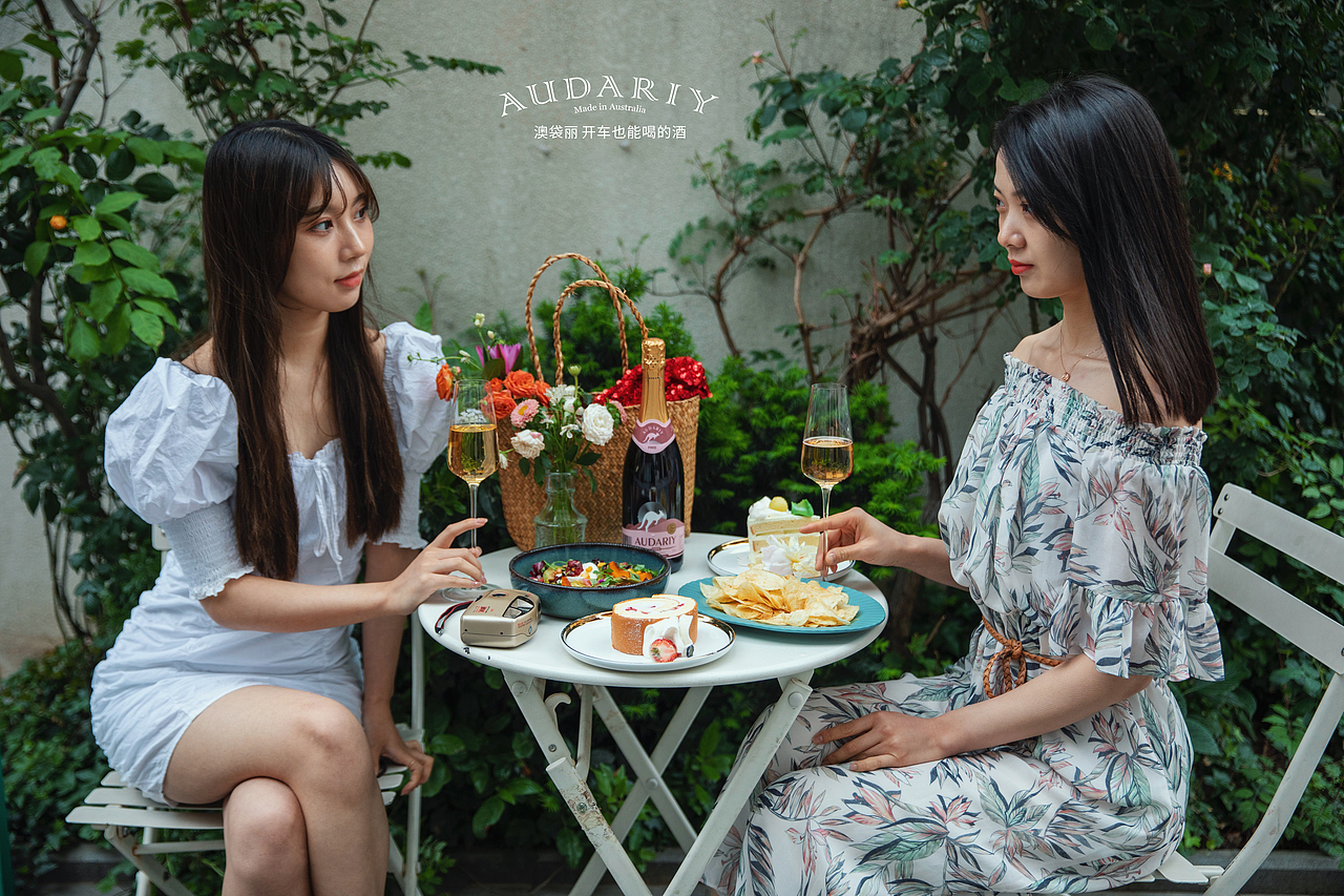 澳袋丽无醇起泡酒摄影 闺蜜时光 酒摄影（图ZMjUzOTk2MjY4） - 产品摄影 - 站酷设计师摄影师邵青原创素材 - 站酷ZCOOL