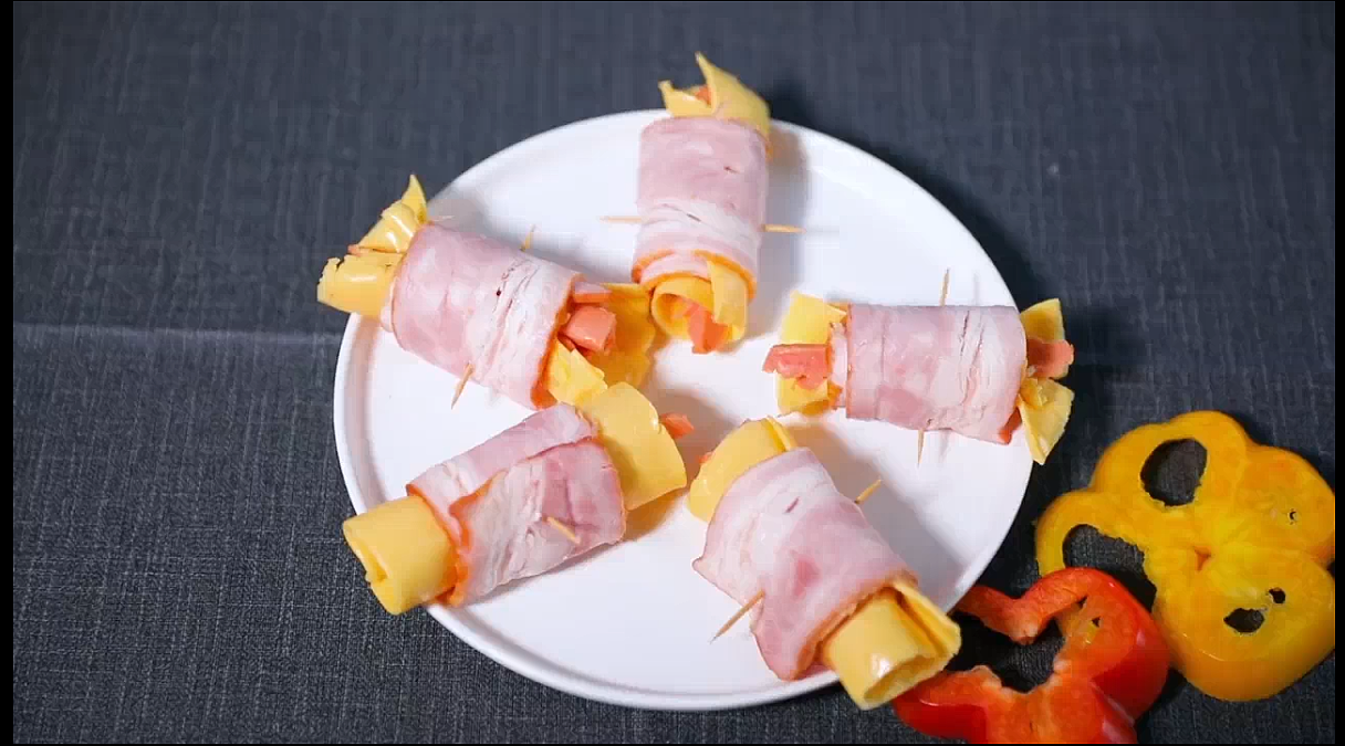 美的蒸烤箱—芝士培根卷