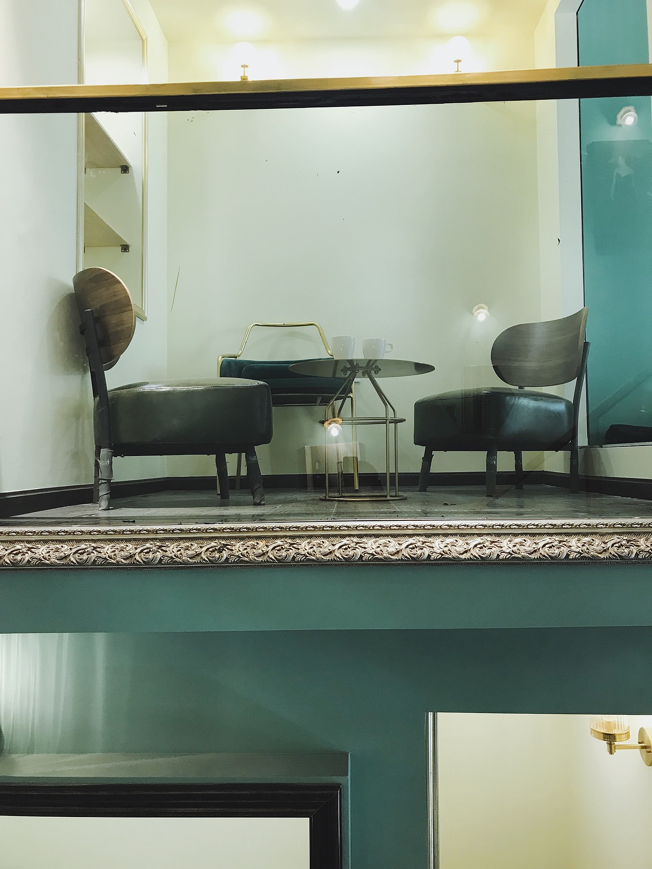 你在楼上看风景,看风景的人也在看你