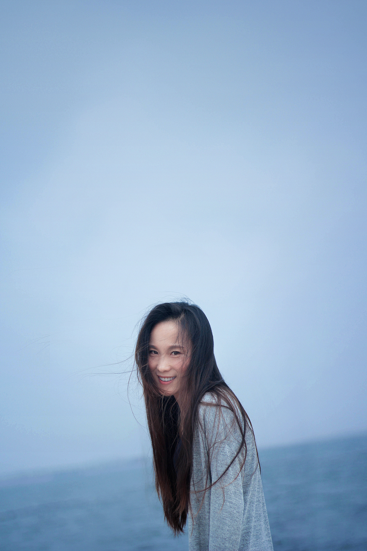 阴天海边（图ZOTI1NzA3NDg=） - 人像摄影 - 站酷设计师青屿Max原创素材 - 站酷ZCOOL