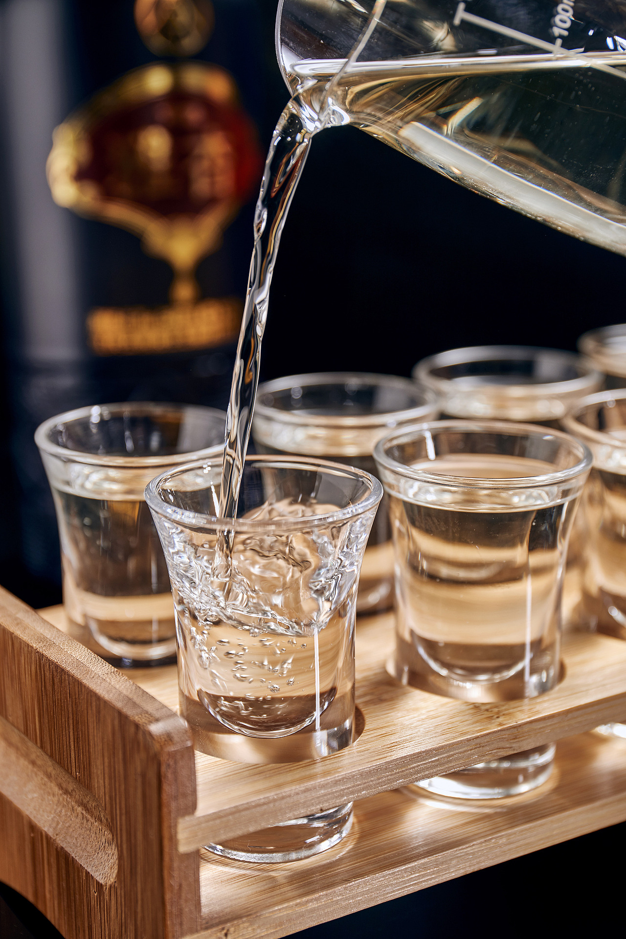 白酒饮品拍摄酒文化五粮液雅杏酒宋唐秦