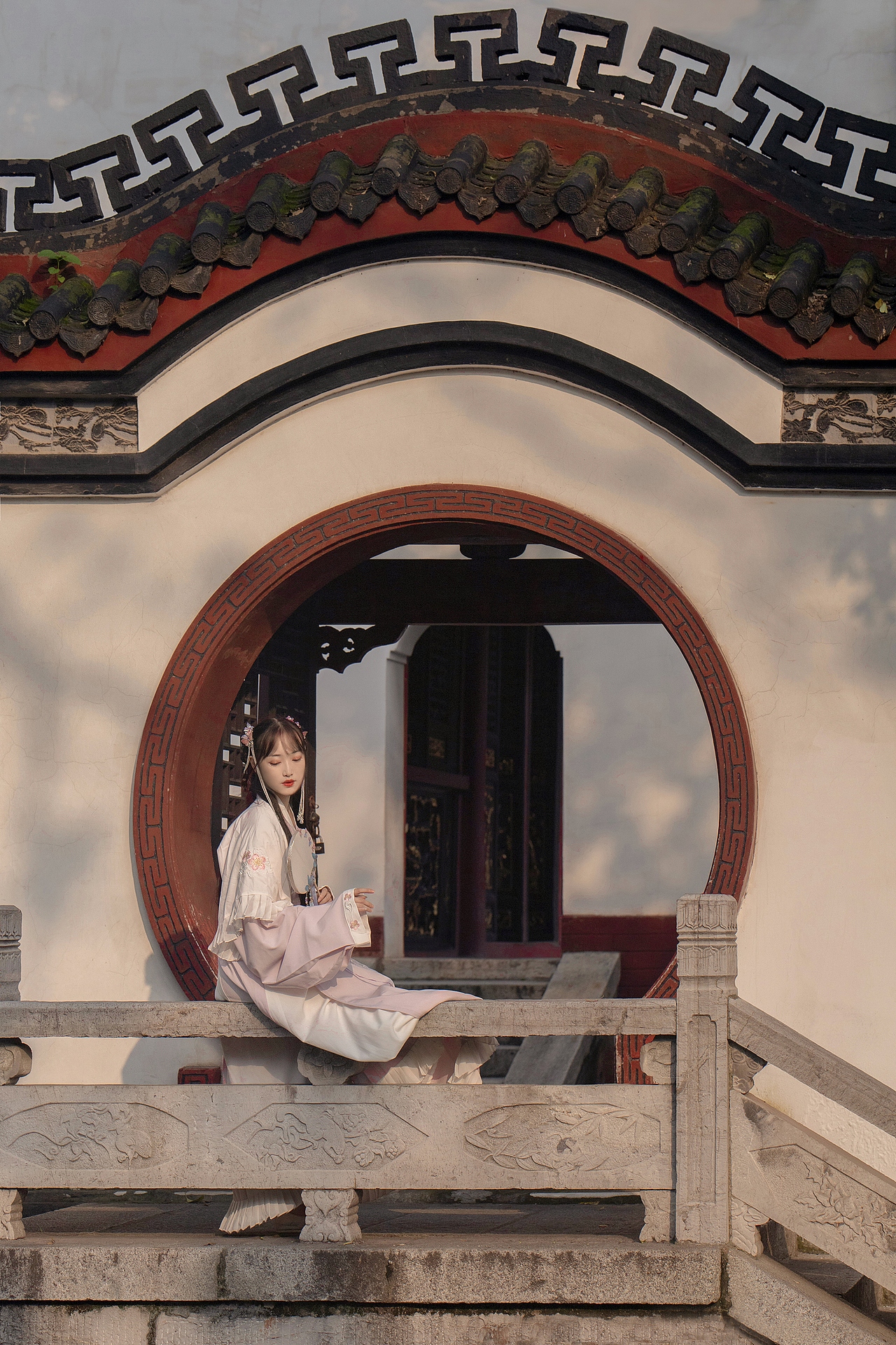 闲庭抚琴桃花酒