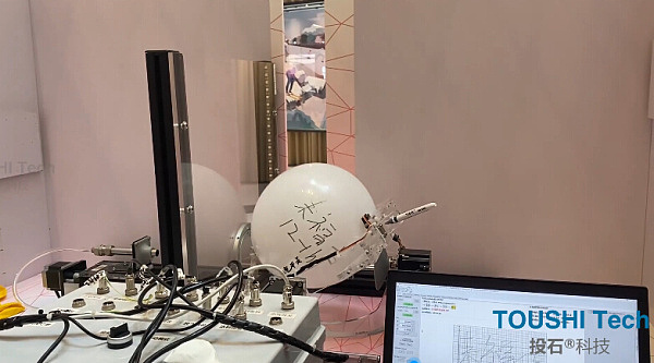 北京来福士购物中心12周年庆典气球机械写字装置