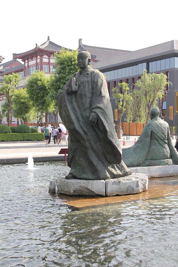 大雁塔广场的城市雕塑