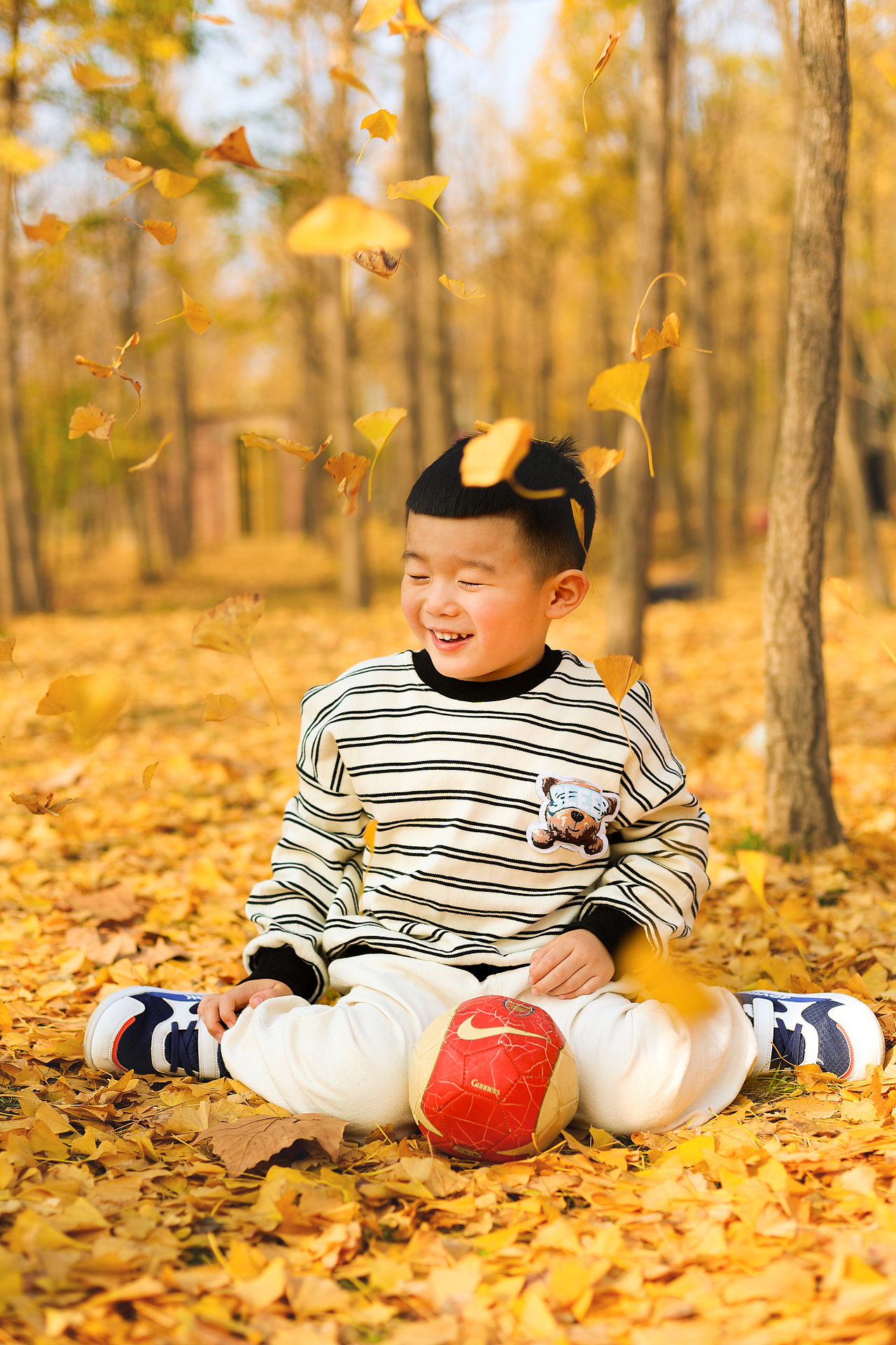 当然要拍照纪念啊 毕竟他也不是永远都这么无忧无虑（图ZMjc2ODk1MzMy） - 人像摄影 - 站酷设计师杨昭原创素材 - 站酷ZCOOL