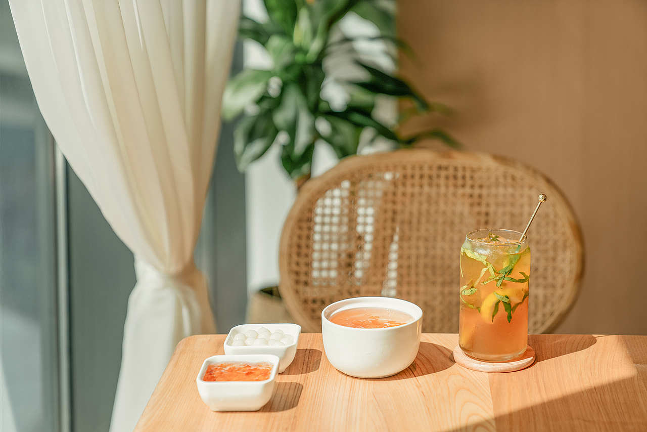 一个总是能散发和煦阳光的门脸设计,是我们试图传递温暖的第一个步骤。