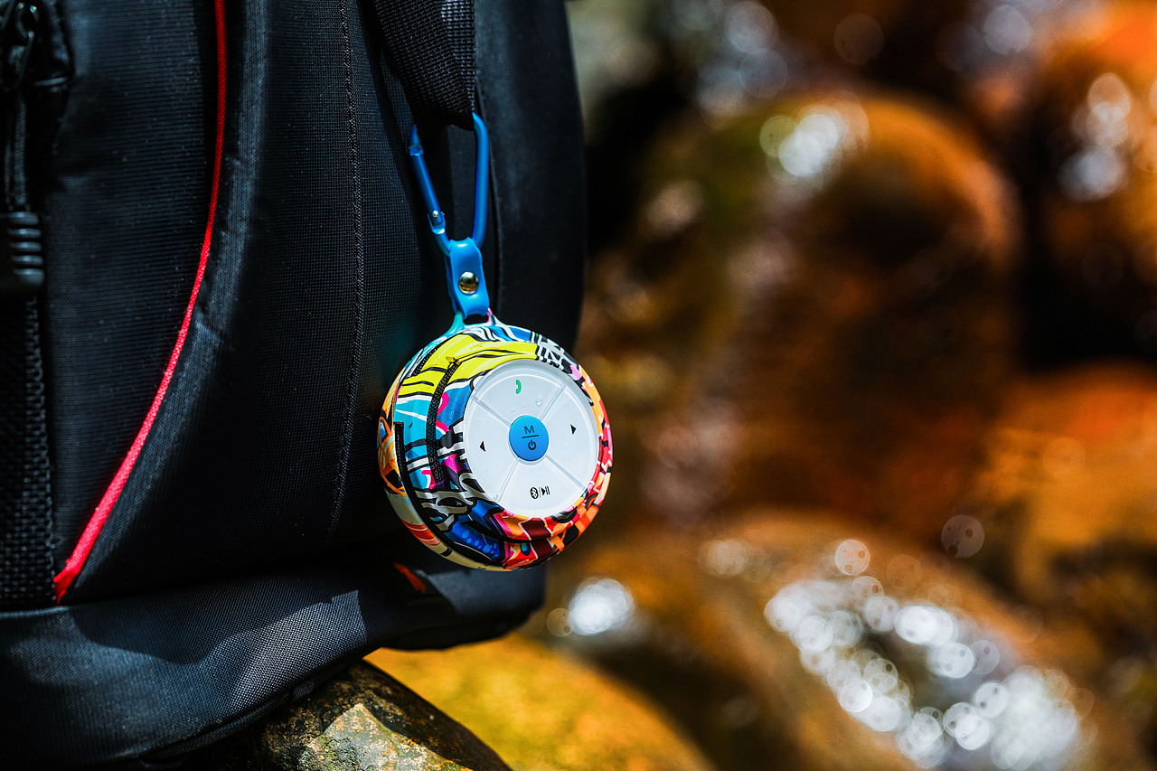 户外蓝牙音箱拍摄，涂鸦个性，年轻，创意（图ZMTE0OTMxNjEy） - 产品摄影 - 站酷设计师星图视觉原创素材 - 站酷ZCOOL