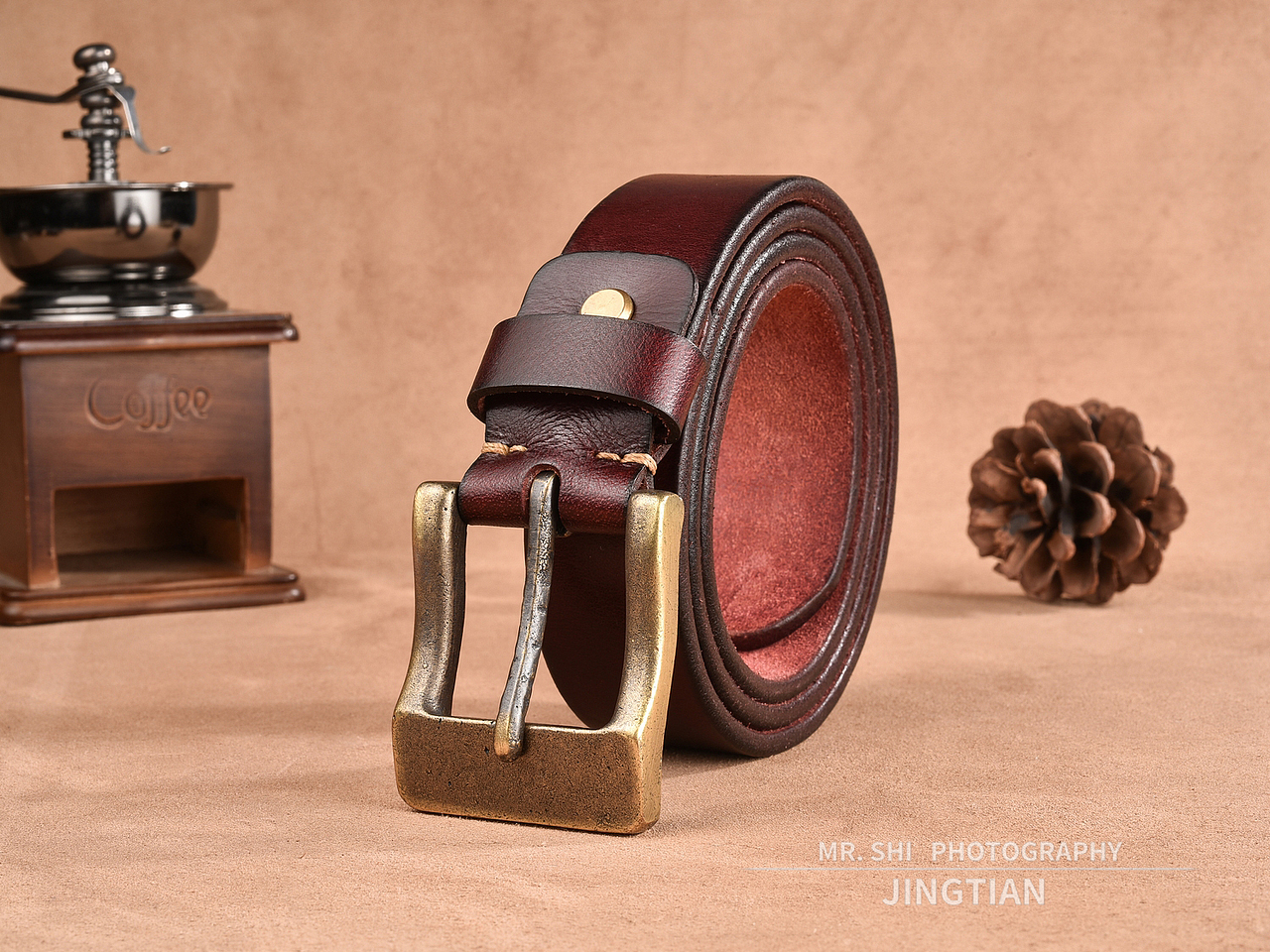 针扣皮带拍摄 复古皮带拍摄皮带拍摄