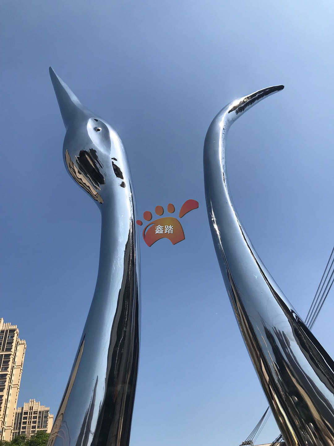U型抽象天鹅不锈钢镜面雕塑 水景雕塑工程案例展示