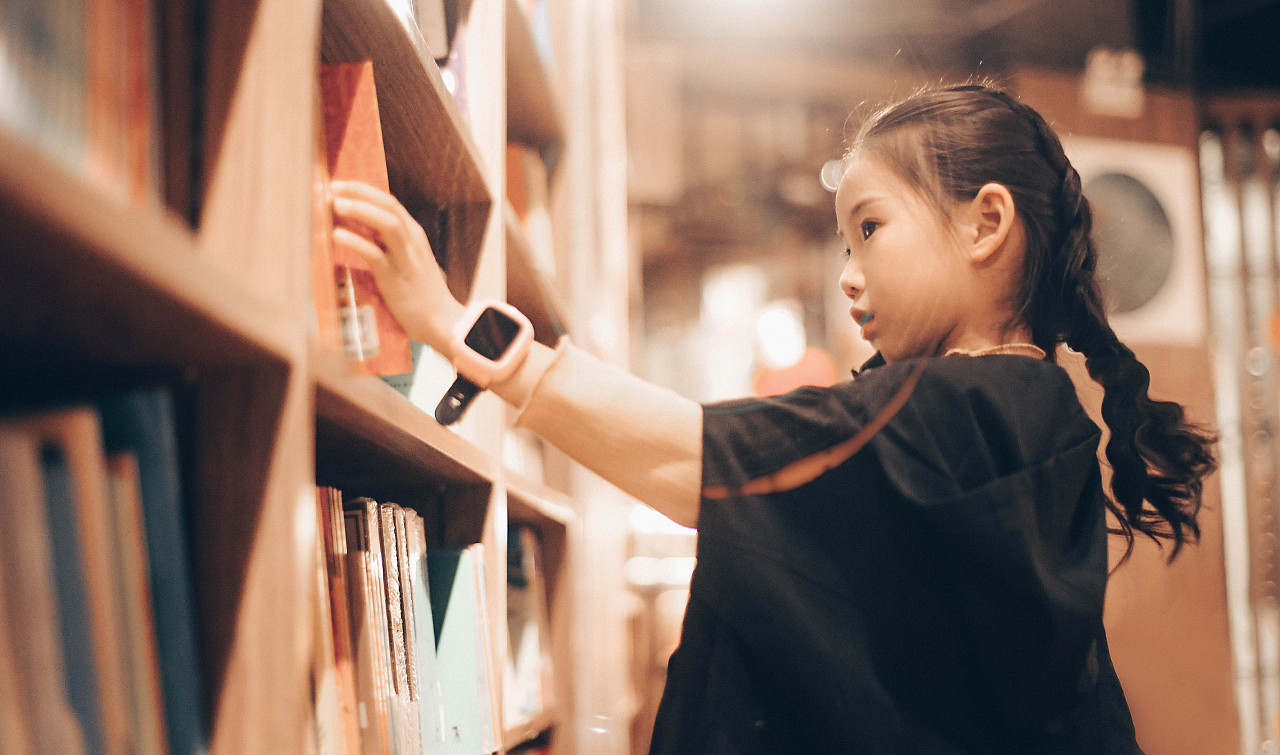 爱读书的孩子都很美|摄影|人像摄影|青蛇 - 原创作品 - 站酷 (zcool)